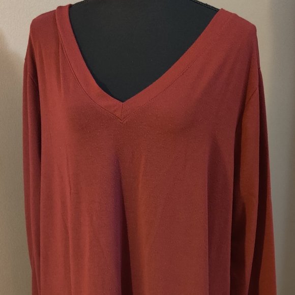 Long Sleeve, Burgundy V-Neck Shirt, Style is long and flowy. Size 3X - Picture 2 of 5